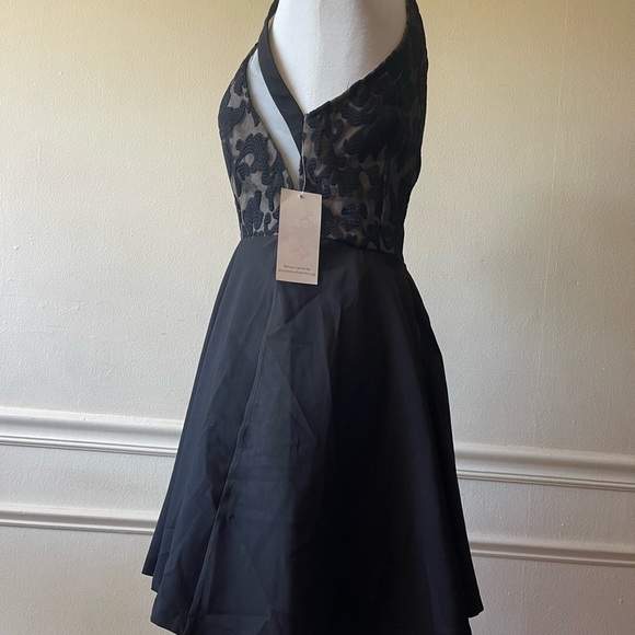 NWT TOBI FIT AND FLARE LACE DRESS SIZE SMALL - Picture 5 of 12